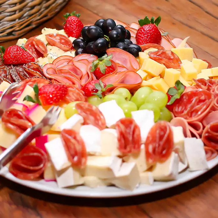 Assiette crudités et charcuteries