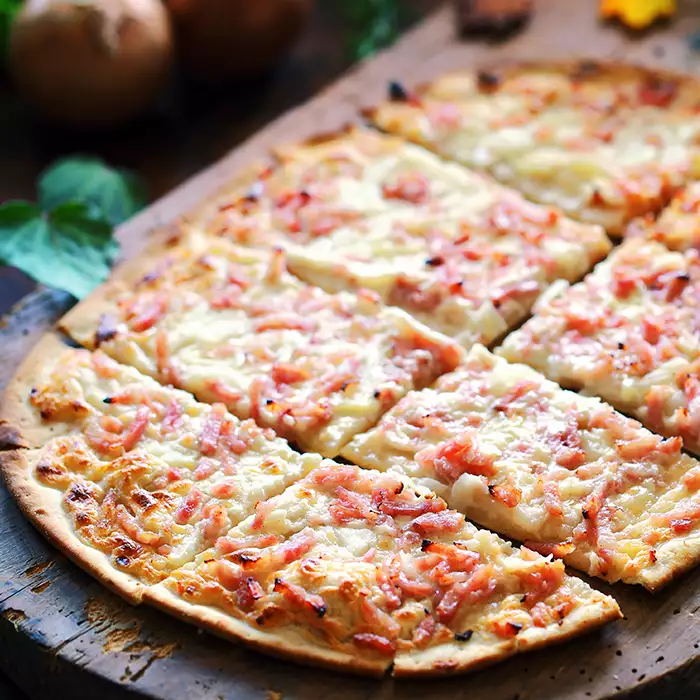 Tarte flambées ail & fines herbes gratinée